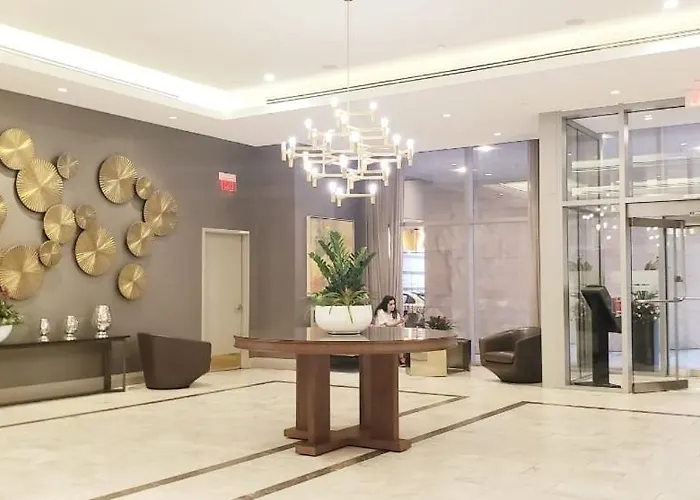Elegant 2Br & 2Ba Retreat In Prime Yorkville, Downtown