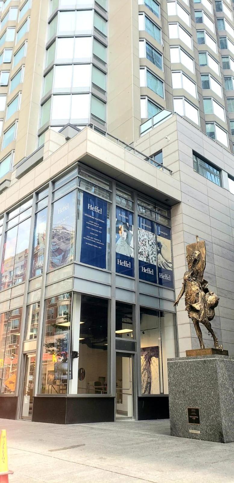 Elegant 2br & 2ba Retreat In Prime Yorkville, Downtown * Toronto