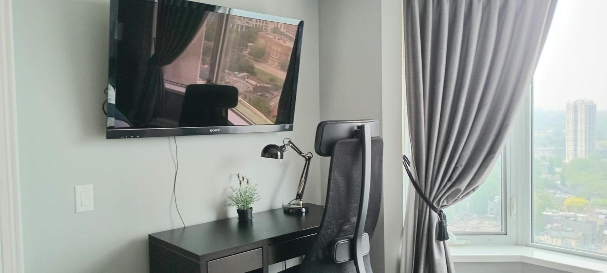 Apartment Elegant 2br & 2ba Retreat In Prime Yorkville, Downtown Toronto