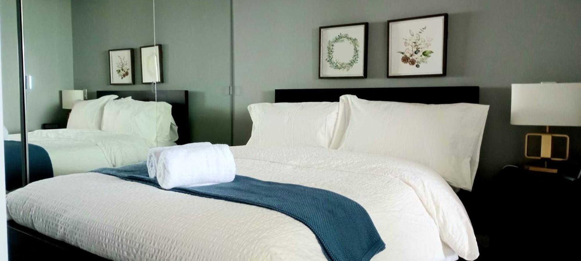 Elegant 2br & 2ba Retreat In Prime Yorkville, Downtown * Toronto